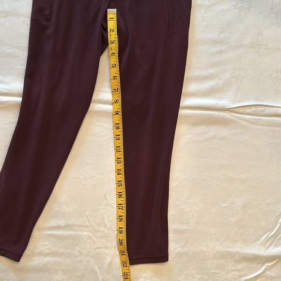 Athleta Salutation Stash Pocket 11 7/8 Tight Size S Burgundy - Picture 6 of 9